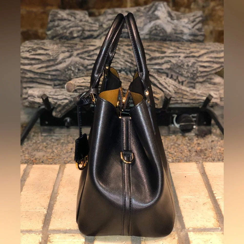 💥Moving to @the_bag_guy💥Michael Kors - Greenwich Large Saffiano Leather Tote - Picture 10 of 15